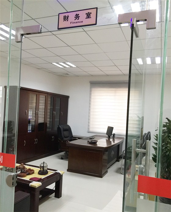 雄大開關(guān)財(cái)務(wù)室